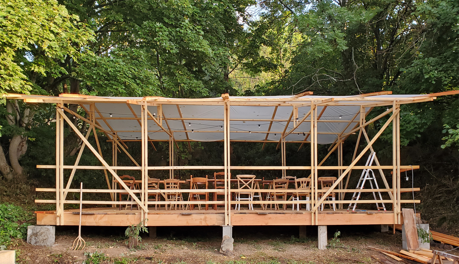 meuble design de cuisine sur plaque de cuisson
