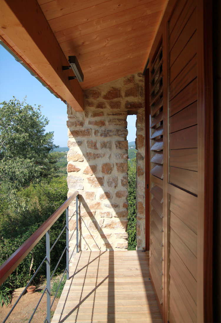 maison vinezac balcon