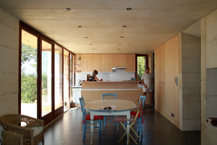 maison vinezac balcon