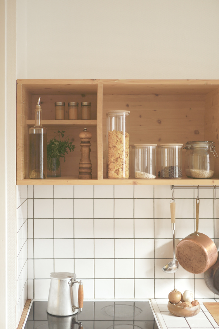 meuble design de cuisine sur plaque de cuisson
